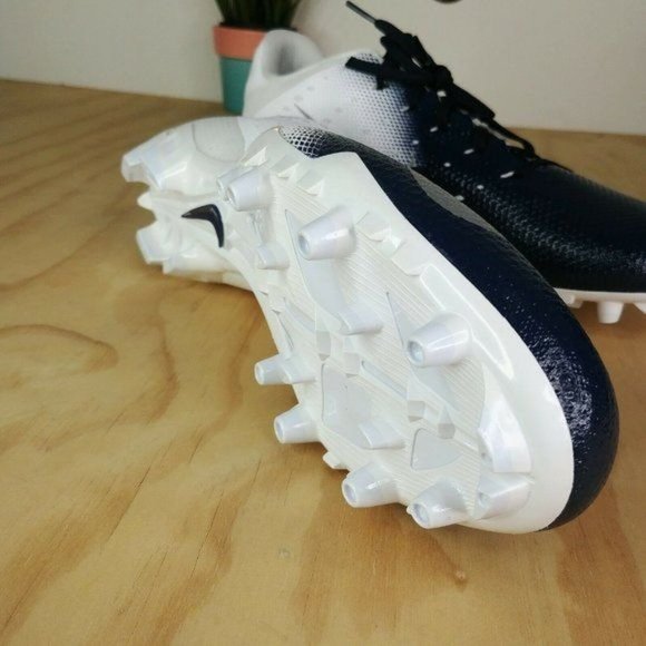 Athletic_Shoes